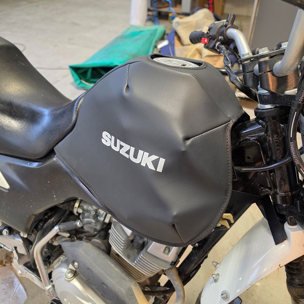 Suzuki DR 150 26+ Tank Cover (Flares off)