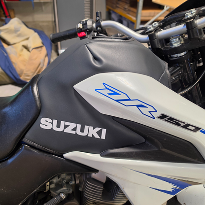 Suzuki DR 150 26+ Tank Cover (Flares on)